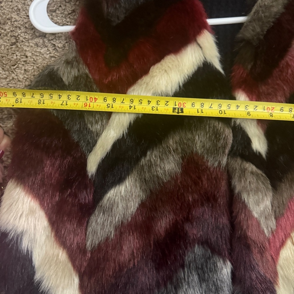 Joseph A Faux Fur Longline Vest Size S Womens Wine Chevron - Picture 6 of 7